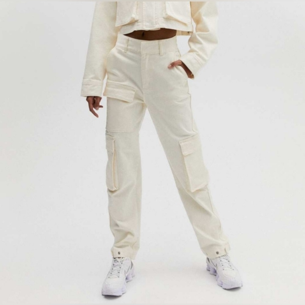 Aritzia Tna Cargo Jeans Ecru Size 8